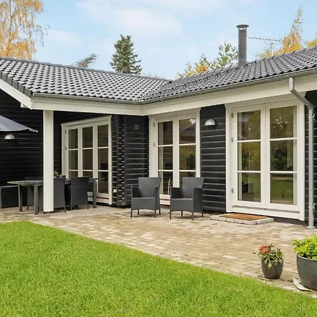 3 Bedroom Beautiful In 펜션